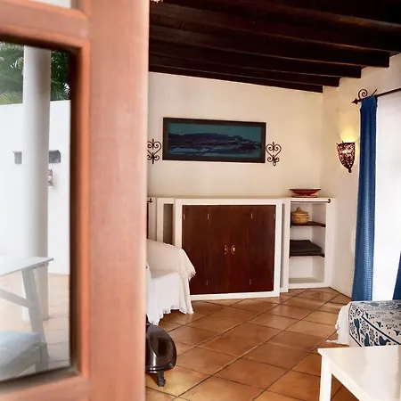 Stylish House In A Real With Private Garden *