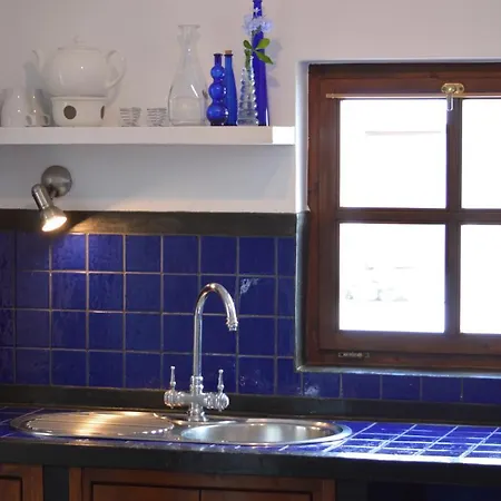 Stylish House In A Real With Private Garden بيت للعطل Uga