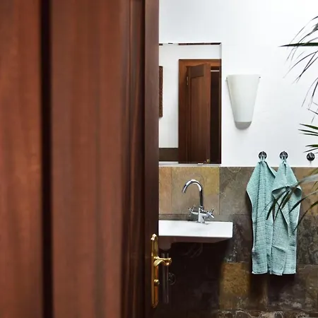 Stylish House In A Real With Private Garden *