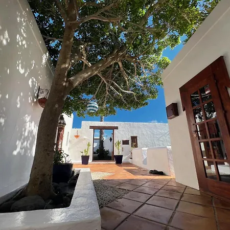 Stylish House In A Real With Private Garden * Uga