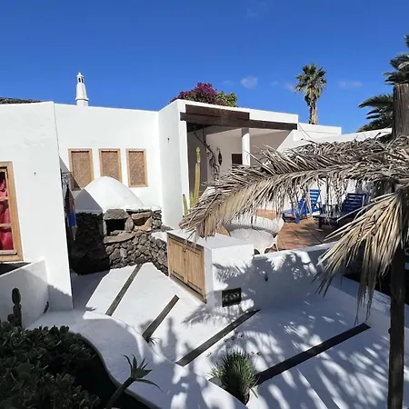 Stylish House In A Real With Private Garden Tatil Evi Uga