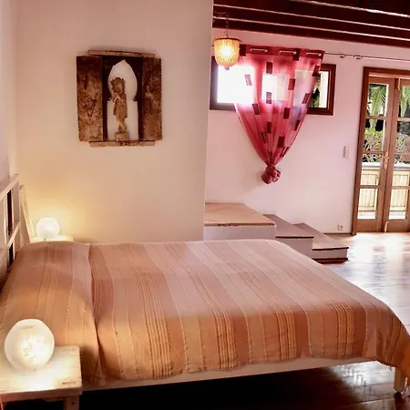 בית נופש Stylish House In A Real With Private Garden *