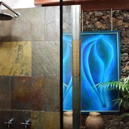 בית נופש Stylish House In A Real With Private Garden *