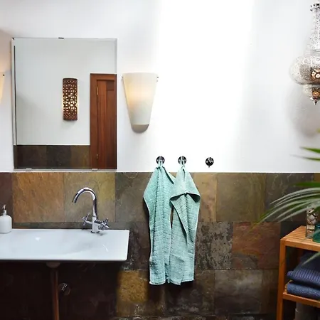 בית נופש Stylish House In A Real With Private Garden *